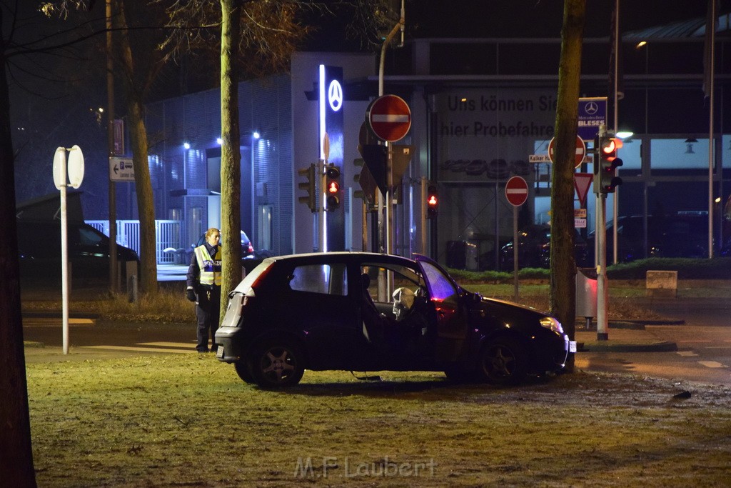 VU PKW Baum Koeln Deutz Deutz Kalkerstr P65.JPG - Miklos Laubert